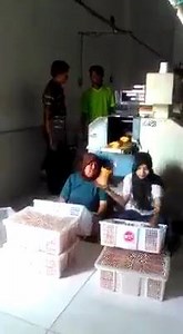 563K views · 1.2K reactions | Women vs Machine... Amazing women wins machine... Hats off... | Madras Nalla Madras | Facebook