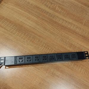[Hot Item] IEC60309 32A Power Distribution Unit with Integrated Energy Storage