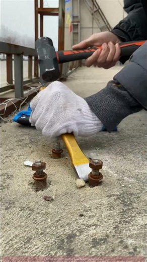 Pry Bar Removing Rusty Bolts, This Trick is Super Practical!