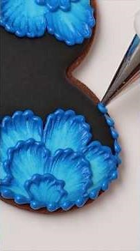 Brush embroidery cookies for Valentine’s Day #royalicing #bakingideas #royalicingcookies