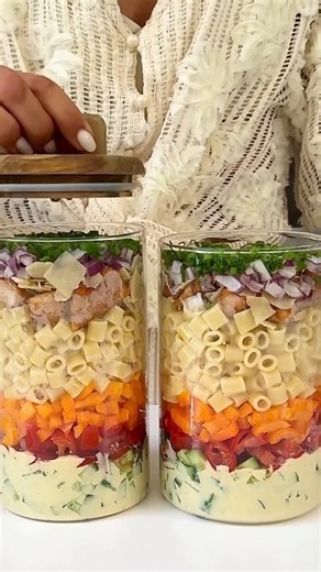 178K views · 687 reactions | Salade de pâtes protéinée en bocal pour...