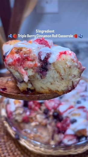Nicki Mejia | Foodie on Instagram: "TRIPLE BERRY CINNAMON ROLL CASSEROLE RECIPE🍓🫐👇 The perfect valentines breakfast or mid winter blues pick me up sweet treat!! So easy, minimal ingredients needed, and the quickest dessert you’ll ever make😍 RECIPE BELOW ⬇️ What you need🍓🫐 2 cans premade cinnamon rolls (homemade works but I don’t have time for that 🙂) 1 cup blueberries 1/2 cup raspberries 1/2 cup strawberries 1 tablespoon heavy cream Follow directions in video, bake at 350 degrees for 20 m