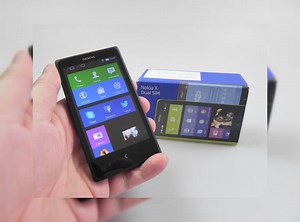 Nokia X unboxing: primul Nokia cu Android iese din cutie, mai mult decât o rudă de Lumia 520 (Video)