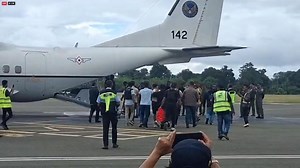 5.9K views · 68 reactions | LOOK: Eksena antes ginsakay sa Philippine Air Force aircraft nga may tail number 142 si Arnie Teves padulong sa Pilipinas matapos nga naaresto ini sya sa Timor-Leste. : Smnews Puru | XFM Bacolod News and Public Service Authority | Facebook