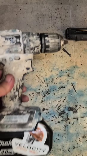 Power Tool Repair Makita drill with a broken chuck, But sometimes cutting is the only option to remove. #MAKITA #drill #repair #replace #fix #chuck | Deandohertygreaser