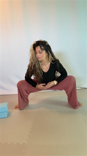 Get bendy but make it fancy and dancy 😉 💃 #strongandflexible #middlesplits #flexiblehips #flexibilitytraining | Beyond Yoga Bendy