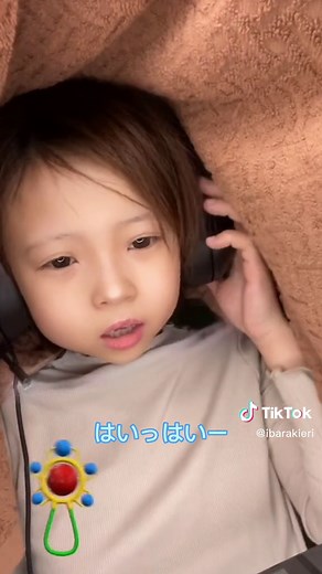 【胎動が激しい時】 胎動を感じ始めた時は 可愛くて仕方ないのに 成長するにつれて ベビの足の力が強くなって 笑えないほど痛い時あるよね(笑) でも胎動少なくて不安になるくらいなら 痛くてもいいから元気でいて欲しい 複雑な親心😂❤️ #マタニティライフ #赤ちゃん#モノマネ #ものまね#胎動#臨月#臨月妊婦 #臨月ママ #妊娠#妊婦#妊婦後期 #妊婦生活 #妊娠中 #妊娠後期 #妊娠10ヶ月 #北海道#オンラインゲーム#エーペックス #荒野行動#胎動激しい