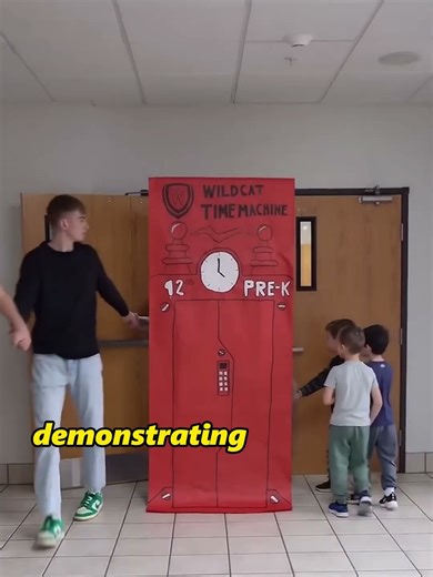 This teacher constructed a time machine for her pupils. #heartwarming #viralvideo#hearttouching