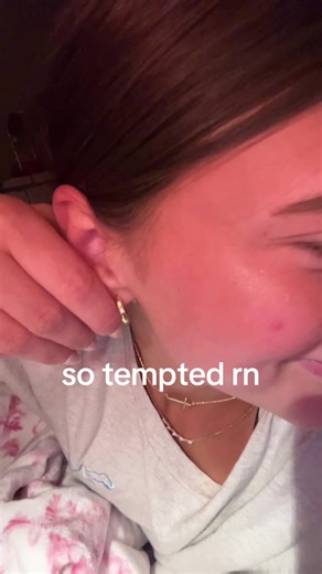 too pus to do cartilage tho😔#piercing #gold