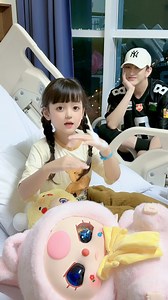 3.2M views · 49K reactions | Khi bố B Trần đến thăm con gái … Rồi bả bảo bố ngồi đằng sau xem con quẩy đi, trong khi tay vẫn cắm kim t.i.ê.m và ống truyền  #xuhuong #cherryannhien #DiễnViênNhí #BTRAN | Nguyễn Ngọc An Nhiên | Facebook