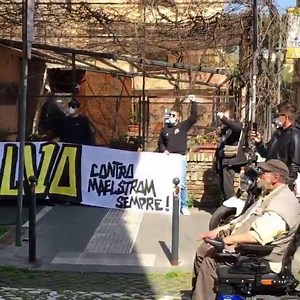 11/04 #Rome #Italy - The comrades of the San Lorenzo district pay their respects to Salvatore Ricciardi. | World Riots