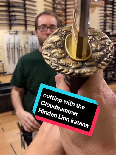 ⚠️ Professional, do not attempt cutting with the Cloudhammer Hidden Lion katana
