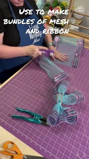 Deco mesh ruffle tool to make bundles for your wreath #hardworkingmom #decomeshwreath