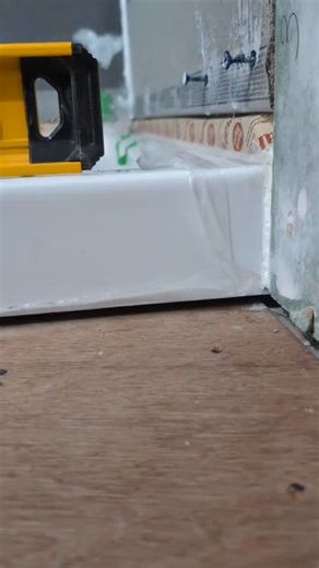 1.1K views | Problem with shower base, Yesterday I noticed that the shower base is loose in one corner. I think it's because when I poured the cement into the base, I didn't reach that area properly. Is there any way to fix this? I've considered using expanding foam, but I'm not sure if that's the right thing to do. It's the first time I've installed this type of base. | Frame98 | Facebook