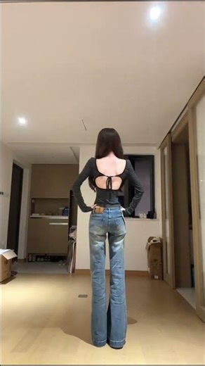 Beware of backless tops#ootd outfit#What to wear today#Fashion sharing#Spring outfits