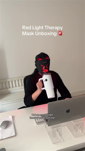 Red light therapy mask unboxing with @BON CHARGE 🚨 #gifted Shop yours at the link in bio with code: PHOEBEP for 15% off 🖤