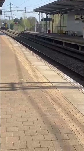 350129 arrives into Liverpool south parkway with mega tones and creds to ‪@Trainfan24W‬ for the video