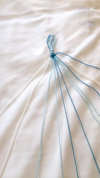 How to make the candy stripe bracelet I hope this helped ☁️☺️!#foryourpage #foryou #vsco #braclets