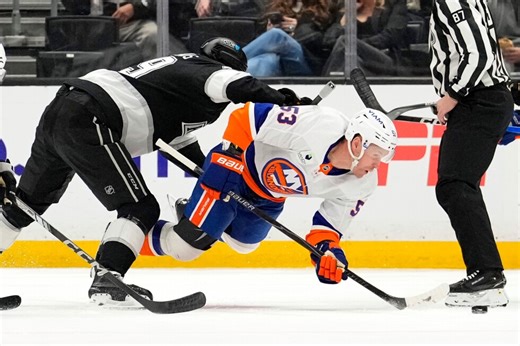 Bo Horvat scores an incredible goal for Islanders off a faceoff taken with a second left in period