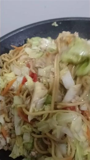 Cooking pancit canton #shortsvideo #food #satisfying