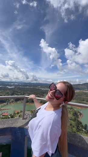 Explorando la Majestuosa Piedra del Peñol en Medellín