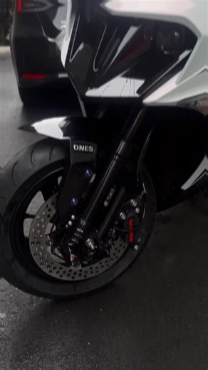 SYM大沅車業 on Instagram: "感謝支持 SL158落地改 CCD C53 銀黑銀 12900✅ Brembo 公司貨 6000✅ NCY N23 浮動碟盤 3300✅ NCY油管1800✅ 白鐵螺絲*3 300✅ Zoo 水箱護照 1080 銀色✅ domin握把套 900 黑色✅ KOSO快速油門 900✅ 磁吸手機架 AP 2000✅ MAGAZI後照鏡1904 2000✅ 前土除 ones 土除亮黑 2700✅ Reys拉桿 黑✅ Koso 尾燈 3500✅ 削平坐墊 1500✅ APEX牌板 1380 ✅ APEX短土除 650✅ APEX LED蓋 180✅ KOSO後內土除 780✅ 白鐵車芯650✅ 碟盤螺絲*5 500✅ 有現貨❗️有現貨❗️有現貨❗️ #sl #前總成套餐 #sl158 #ncy"