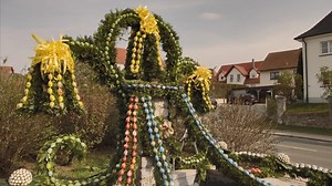 Querbeet: Osterbrunnen, Osterstrauß und Ostergarten