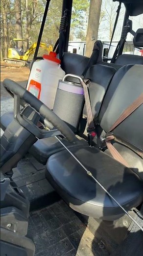 VEVOR Battery Powered Portable Backpack Sprayer, 0-90 PSI Adjustable Pressure, 4 Gallon Tank, Back