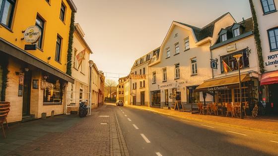 Walking Tour of Valkenburg Historic Town – Netherlands (4K)