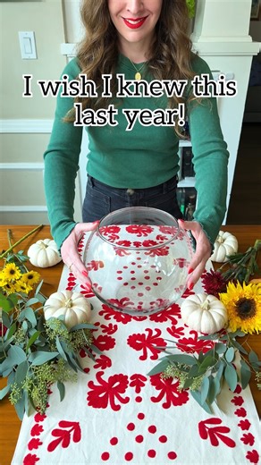 🍂 Easy pumpkin floral centerpiece idea! #centerpiece #floraldesign #pumpkins #homedecor #fblifestyle | Jeff & Lauren