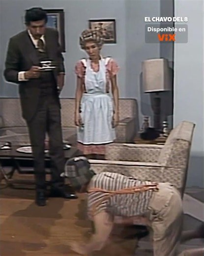 Mrs. Florinda doesn't understand why El Chavo is behaving like a dog #donaflorinda #elchavo