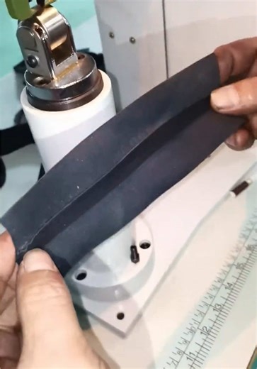 Touch screen, more durable!#Automaticgluingandfoldingmachine#Edgesplittinghammerleveler#Midsolehemmingmachine#Bottommachineinladle#ShoeMachine #Shoemachineequipment