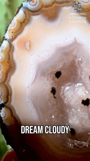 Amazing Agate Stone: See Its Dreamy Eyes and Juicy Middle!