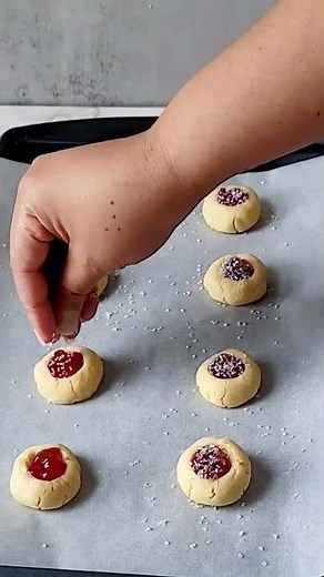 Strawberry Shortbread Cookies -- Strawberry Butter Cookies Recipe with Jam!