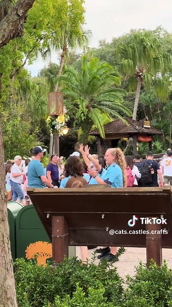 Castmembers having fun together makes me so happy 💜 #disneysanimalkingdom #castmemberlife #wdw #disneyparks