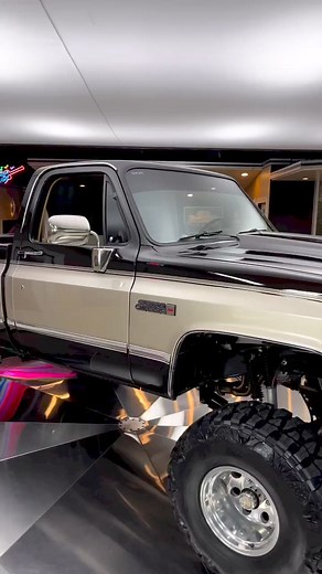 1.3M views · 43K reactions | SIERRA CLASSIC 4x4 1987 #chevytrucks #squarebody #trucks Chevrolet Vanguard Motor Sales | Rangel Trucks MX | Facebook
