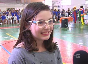 1.5K views · 31 reactions | Um projeto pra afastar crianças de drogas e violência. =) Cerca de 600 alunos de Escolas Públicas se formaram no PROERD, um Programa da Brigada Militar de Passo Fundo.  | Rádio UPF | Facebook