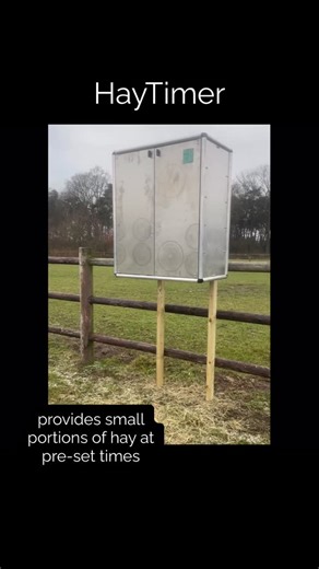 🇬🇧The HayTimer ⏱️🐴 Give your horse what it really needs: small portions of hay at the right time. The HayTimer works as your personal stable assistant, making sure your horse eats calmly, naturally, and without long breaks. ✔️ Less stress ✔️ Better digestion ✔️ Happier, healthier horses Because every horse deserves a steady flow of hay. 🌾 🇳🇱 De HayTimer ⏱️🐴 Geef je paard wat het écht nodig heeft: kleine porties hooi op vaste tijden. De HayTimer is jouw persoonlijke hulp op stal en zorgt e