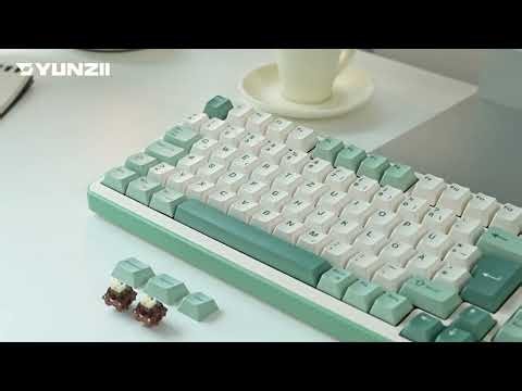 YUNZII B75 Pro — ISO German layout with extra French keycaps for quick QWERTZ to AZERTY switching.