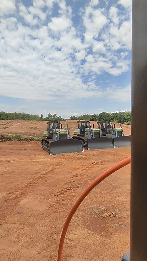 CAPTION bare dale jabil🤣..soyok plastik ..puahh weh#zoomlionexcavator #zoomliondozers #volvoa30g #xyzbca #fypシ゚viral #fyplahanat😍💔@CAT320D @Zuraimi Amy815 @halim88 @mohdfirdaus517