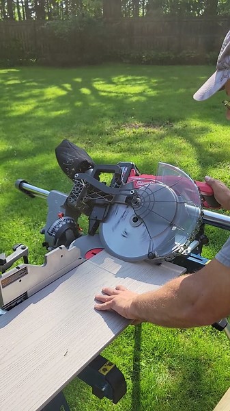 Milwaukee M18 Compound Miter Saw