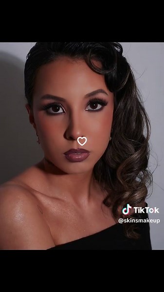 Stunning Pin-Up Makeup Tutorial for Glamorous Looks