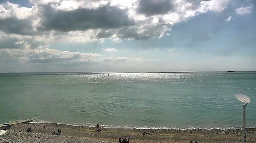 [WEBCAM DU JOUR] Il était bon de se balader sur la promenade de la plage du Havre cet après-midi. Et pour les moins chanceux qui n'ont pu s'y rendre, profitez d'une balade grace à la caméra de Le Havre Etretat Tourisme. A retrouver également sur : https://viewsurf.com/univers/surf/vue/13586-france-haute-normandie-le-havre-live | Viewsurf