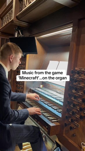 Subwoofer Lullaby from Minecraft Performed on Organ