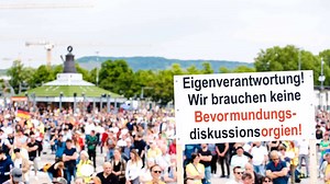 Klartext zu Corona-Demos: Kretschmann warnt vor gefährlichen Konsequenzen