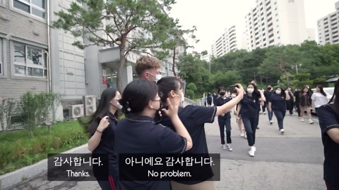British students experience Korean school life: lunch, sports & culture shocks!