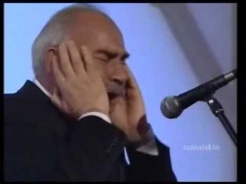 اثنان من عمالقة الصوت التركي في أداء رخيم للأذان