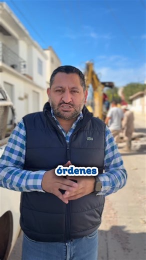 Aguas del Municipio de Durango on Instagram: "💧✨ Seguimos trabajando por el bienestar de nuestras familias ✨💧 Nuestro equipo se encuentra realizando la reparación de una fuga de agua en calle Dalia, entre Noche Buena, en la Colonia La Virgen. Incluso en fechas especiales como el 25 de diciembre, seguimos en campo, porque nuestro compromiso es garantizar un mejor servicio y mayor tranquilidad para las familias de la zona. 👷‍♂️🚧 Cada acción cuenta cuando se trata de cuidar el agua y mejorar la