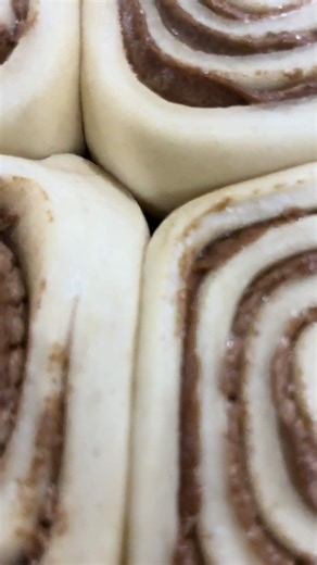 Cinnamon Bun vs Cinnamon Roll: Decoding the Delicious Differences