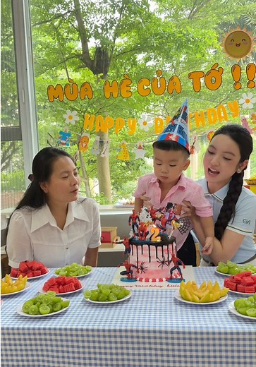 Lido thổi bánh cùng lớp – Chu Thanh Huyền & Quang Hải